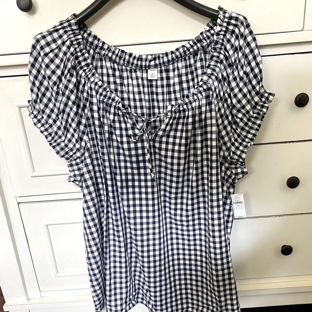 Off the shoulder/Cold Shoulder Old Navy check top!